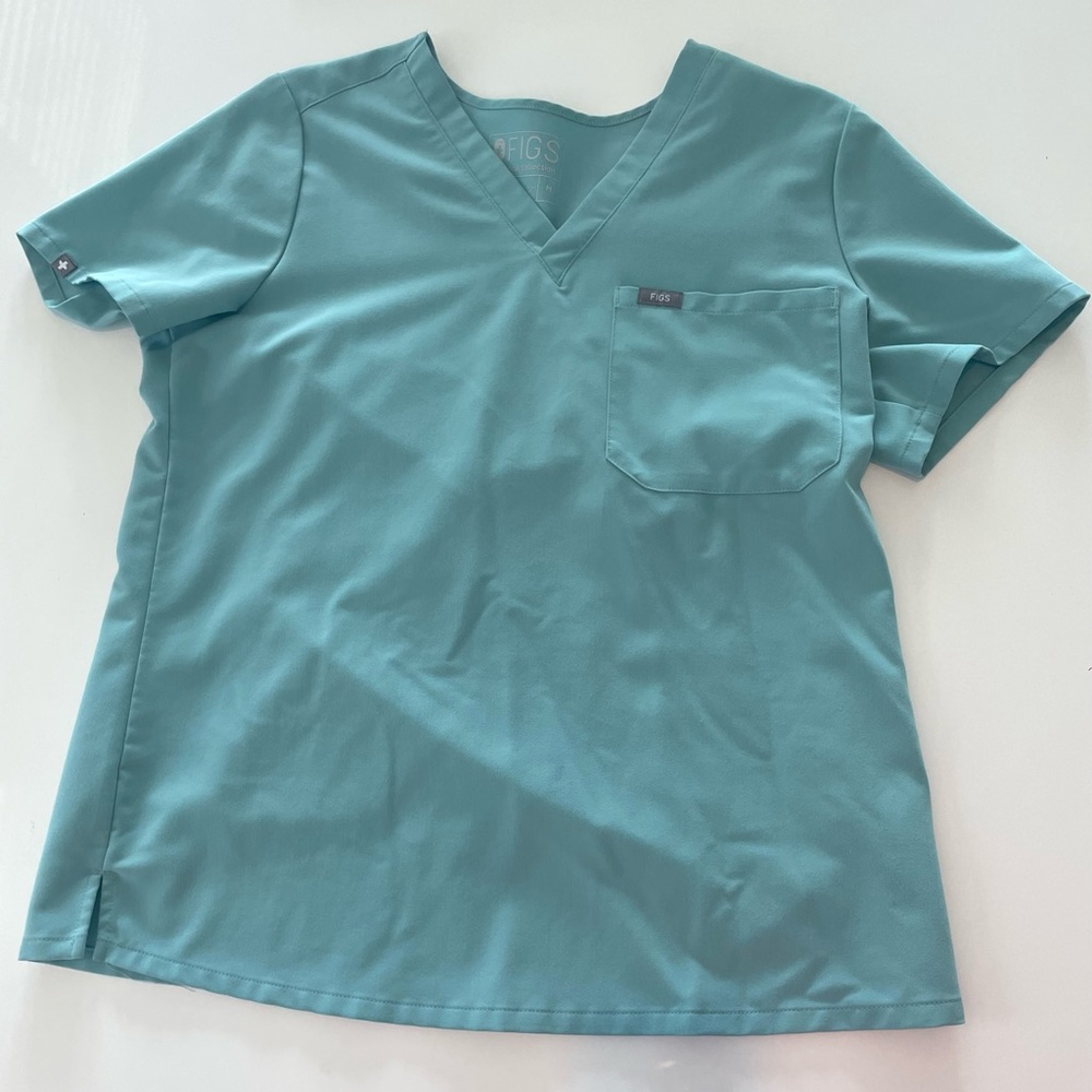 FIGS Seaglass Catarina medium top